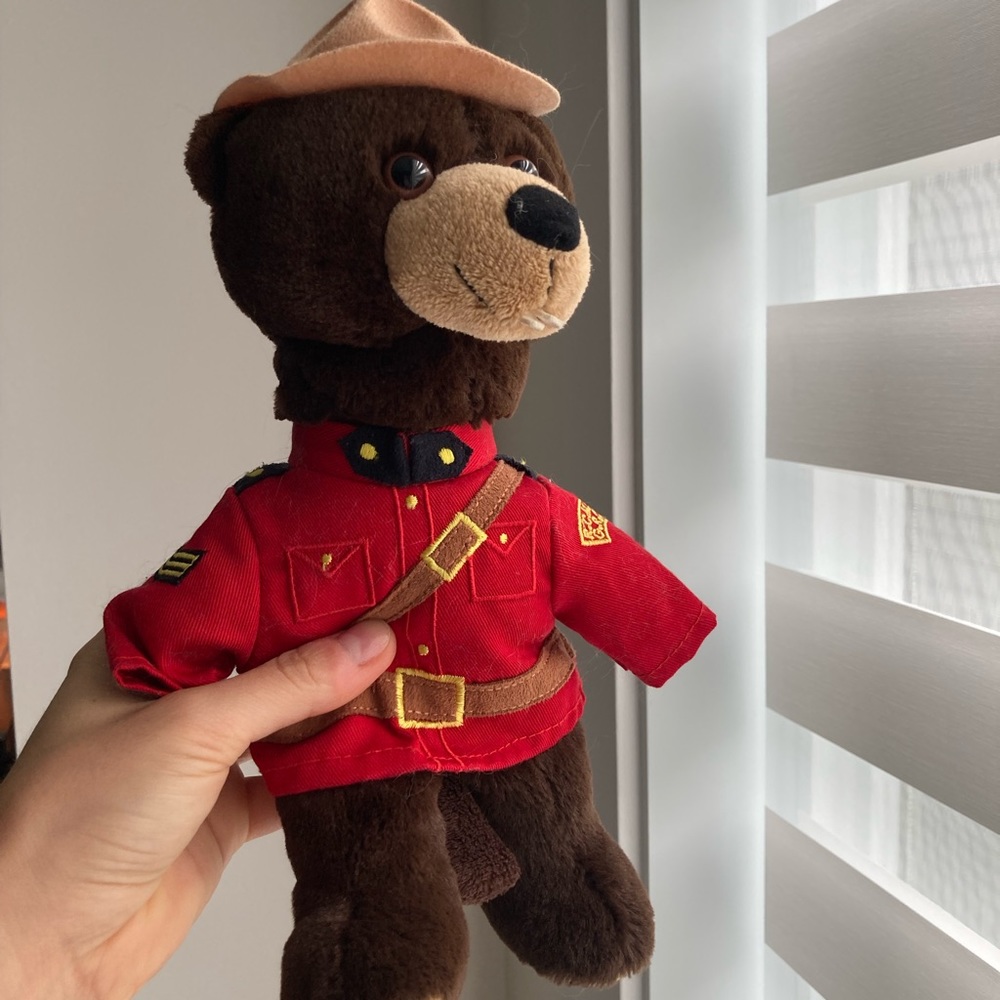 RCMP “sergeant beaver” plush toy NWT